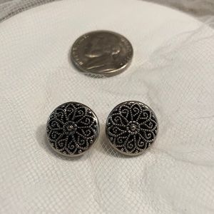2 vintage buttons